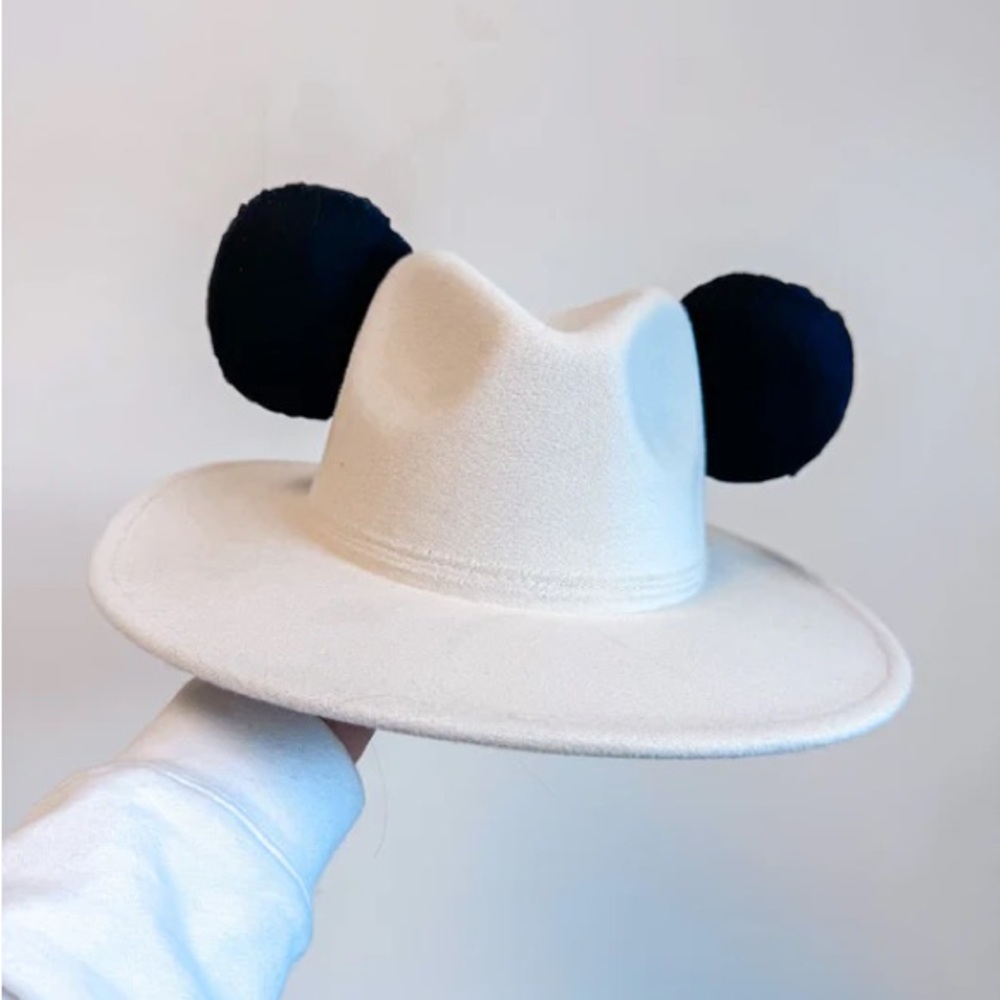 Panama hat with ears